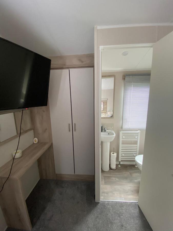 Meadow View 171 - Golden Palm - Central Heating, Wifi, Pet Friendly, Bed Linen - Meadow Lakes Caravan & Lodge Hire Чапел-Сент-Леонардс Екстер'єр фото