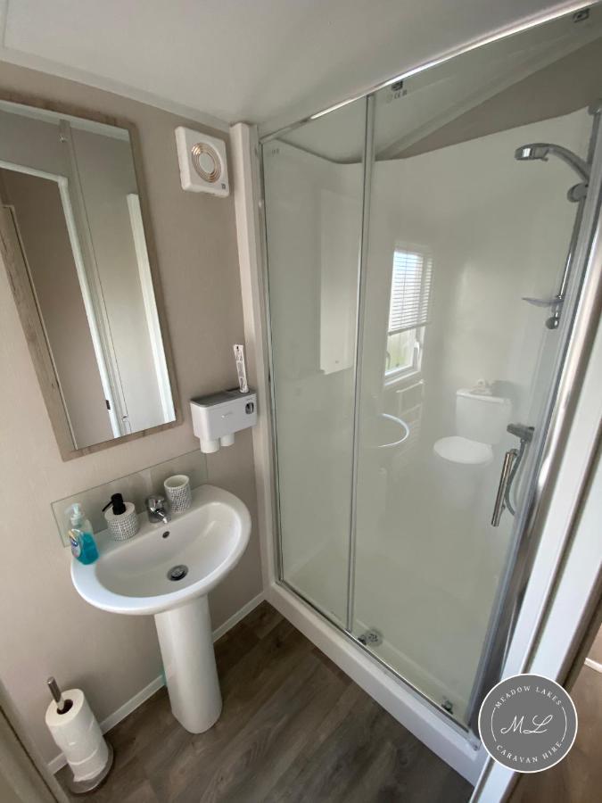 Meadow View 171 - Golden Palm - Central Heating, Wifi, Pet Friendly, Bed Linen - Meadow Lakes Caravan & Lodge Hire Чапел-Сент-Леонардс Екстер'єр фото